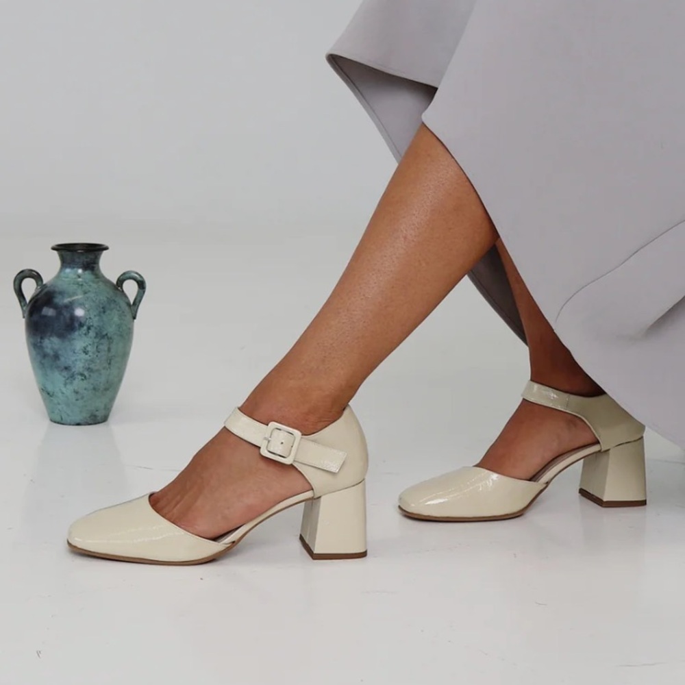 NWT Maguire Marbella Butter Mary Jane closed toe heel